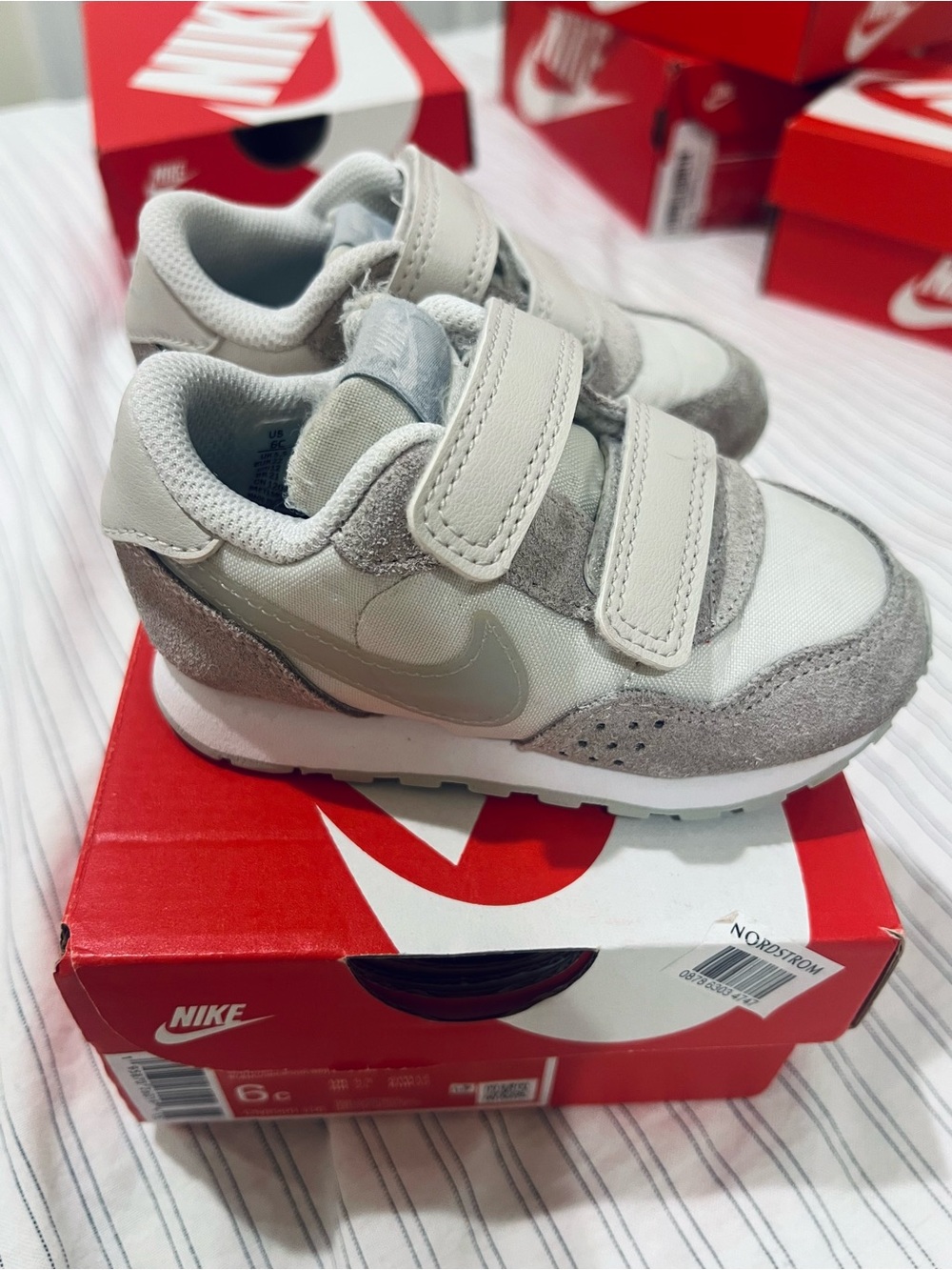 Nike MD Valiant White/Aura/Light Orewood Brown/Aura size 6c toddler shoe